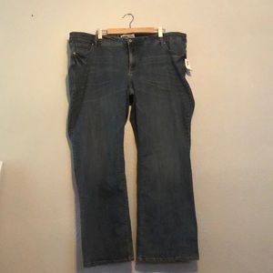 NWT Old Navy Mid-Rise Plus-Size Boot-Cut Jeans